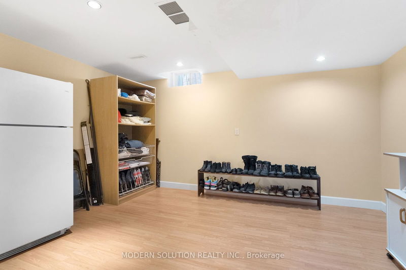 487 Fairview Rd W Mississauga, L5B 3W7 | Image 32