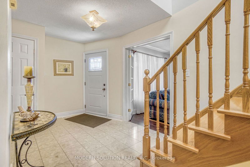 487 Fairview Rd W Mississauga, L5B 3W7 | Image 6