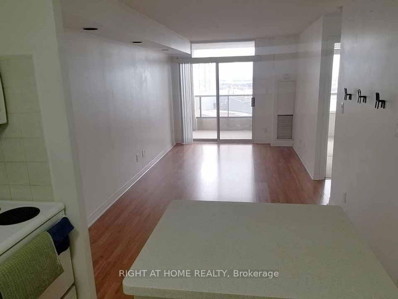home for lease on 2008-3880 Duke of York Boulevard