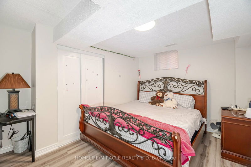 2 Ebby Ave  Brampton, L6Z 3M3 | Image 32