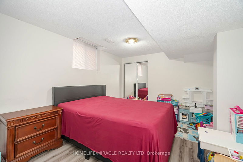 2 Ebby Ave  Brampton, L6Z 3M3 | Image 34