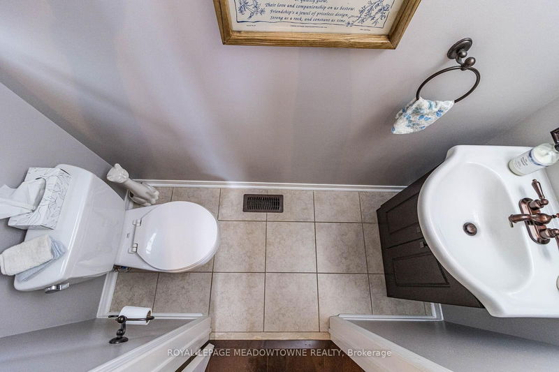 1255 Lamont Cres  Milton, L9T 6W4 | Image 9