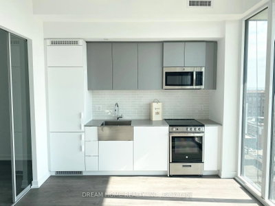 Unit 905 — 270 Dufferin Street — photo 2