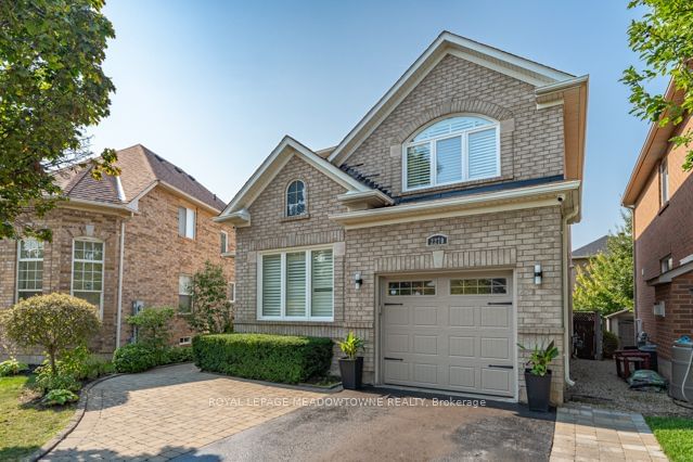 2270 Dunforest Cres  Oakville, L6M 4X3 | Image 2