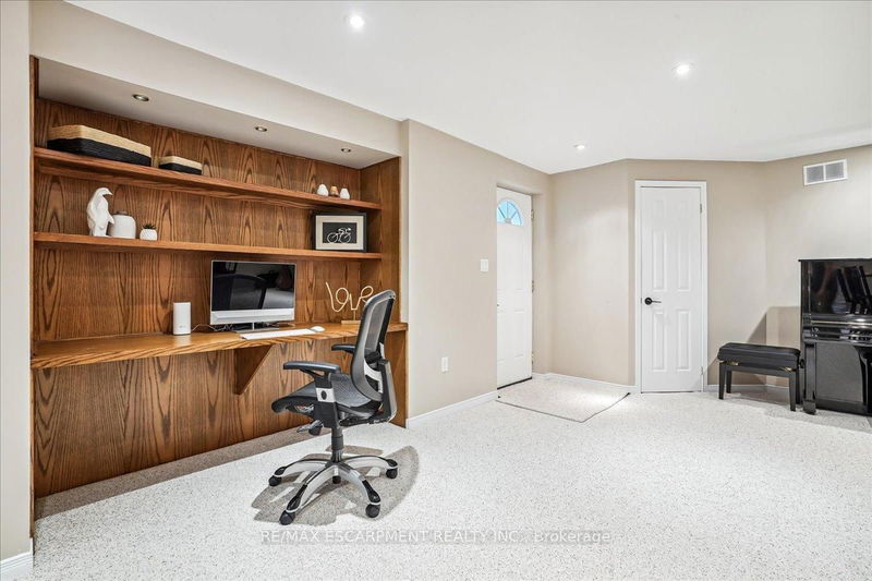 2127 Berwick Dr  Burlington, L7M 4B2 | Image 28