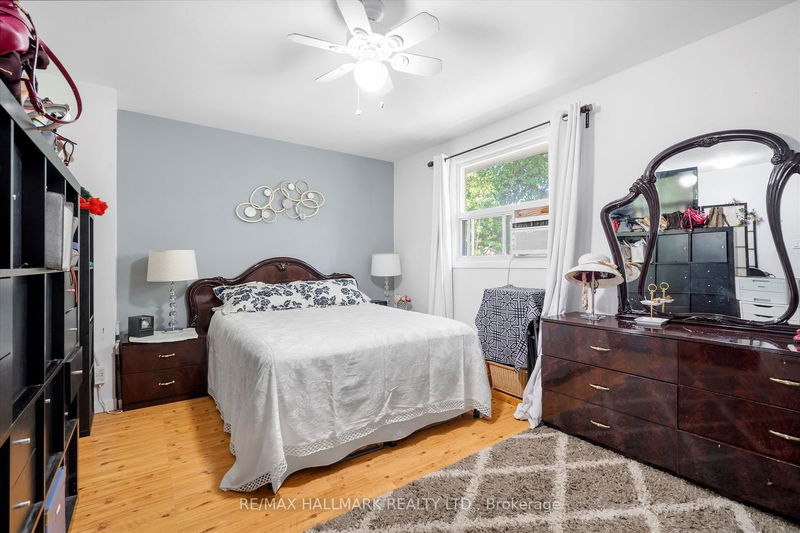 20 Irmac Crt  Toronto, M6S 4M8 | Image 11