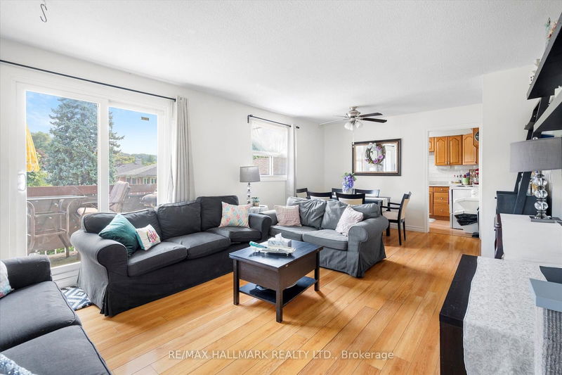 20 Irmac Crt  Toronto, M6S 4M8 | Image 4