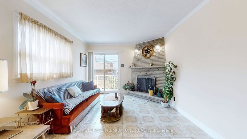 68 Mulholland Ave  Toronto, M6A 2S3 | Image 14