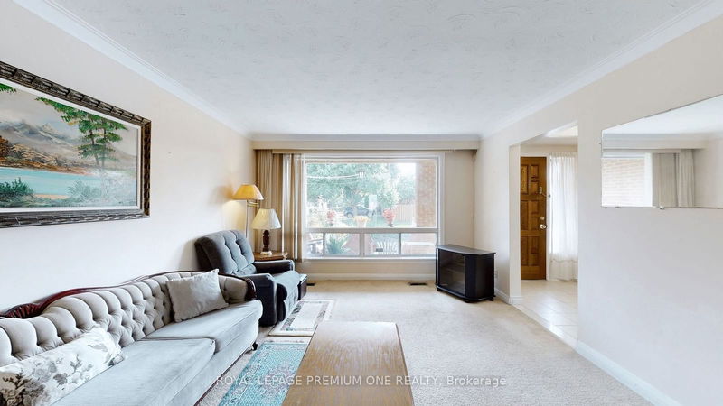 68 Mulholland Ave  Toronto, M6A 2S3 | Image 6