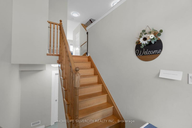 60 Rockman Cres  Brampton, L7A 4A7 | Image 6