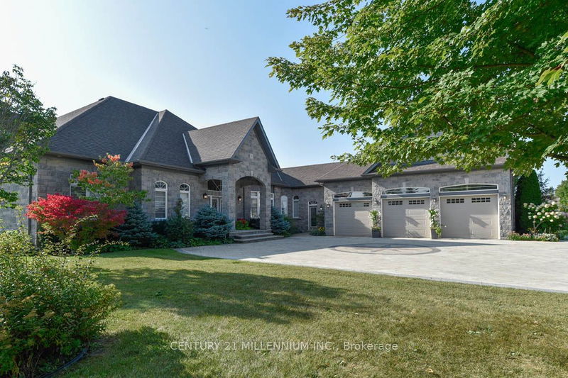 3 Castlewood Crt  Caledon, L7K 0C1 | Image 3