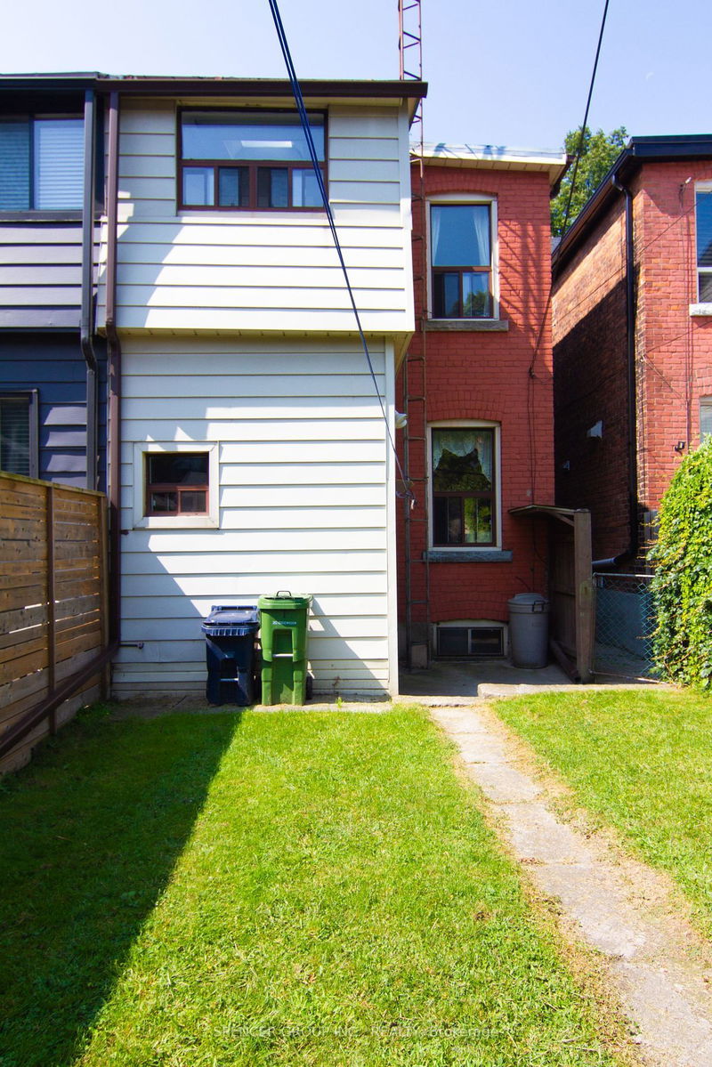 115 Gilmour Ave  Toronto, M6P 3B2 | Image 25