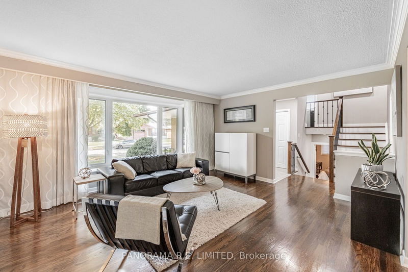 11 Park Manor Dr  Toronto, M9B 5C1 | Image 3