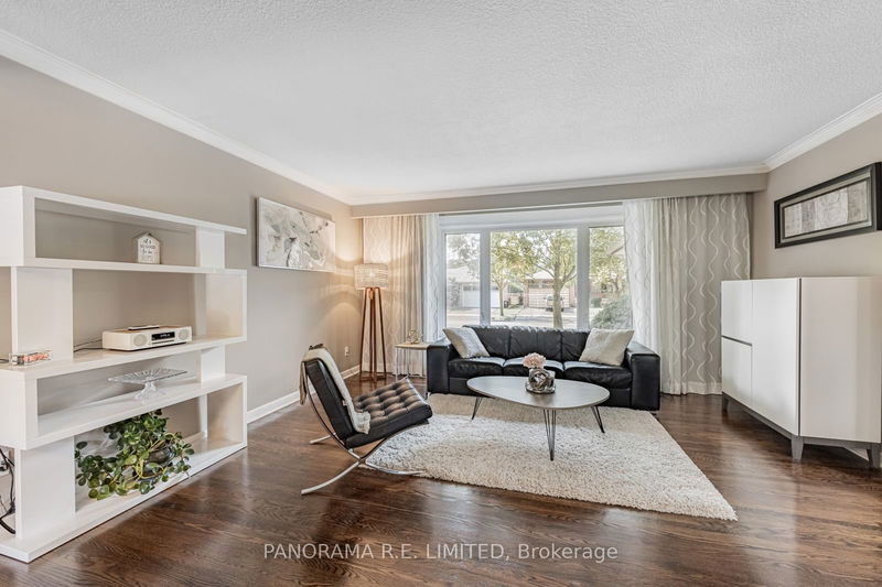 11 Park Manor Dr  Toronto, M9B 5C1 | Image 6