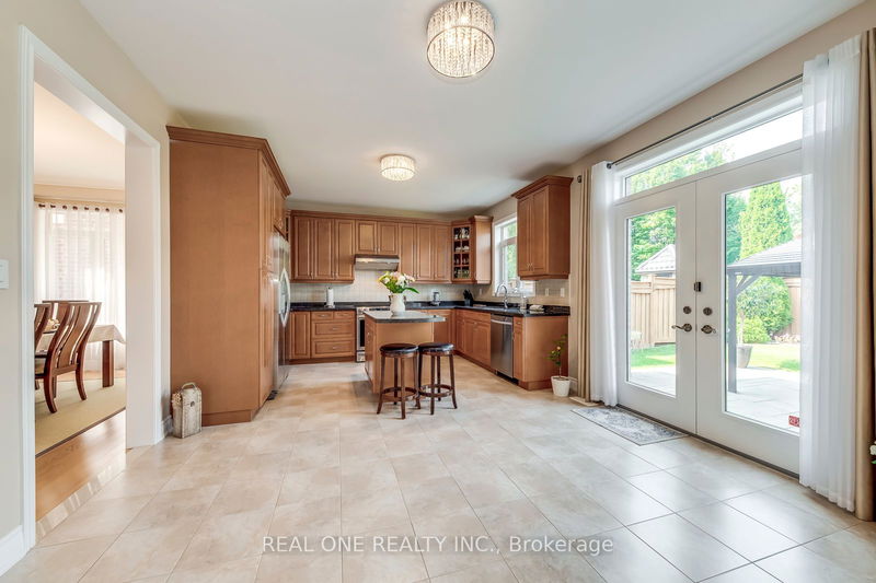 2395 Thruxton Dr  Oakville, L6H 0B3 | Image 17