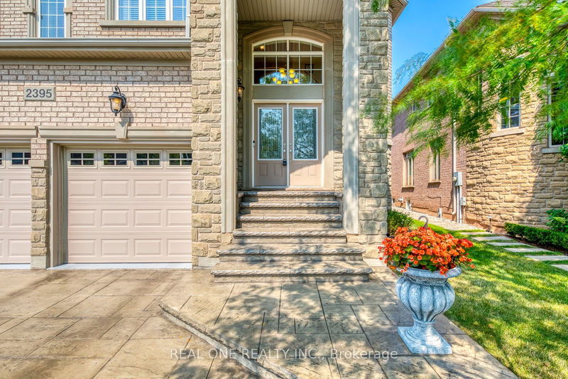 2395 Thruxton Dr  Oakville, L6H 0B3 | Image 2