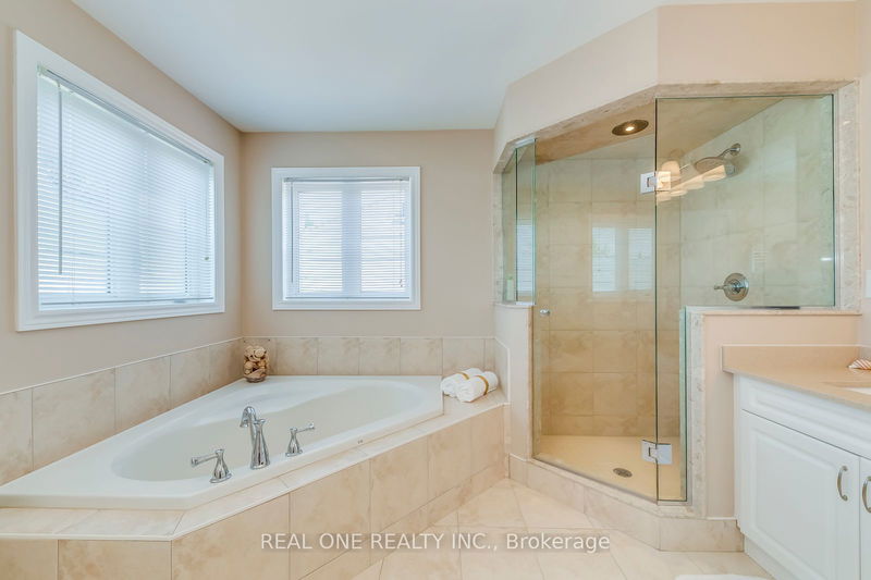 2395 Thruxton Dr  Oakville, L6H 0B3 | Image 25