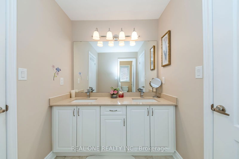 2395 Thruxton Dr  Oakville, L6H 0B3 | Image 35