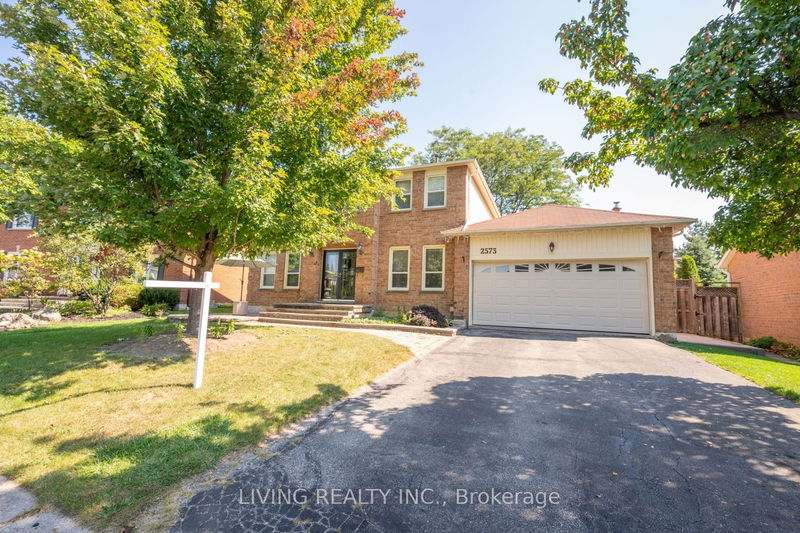 2573 Oshkin Crt  Mississauga, L5N 3Z3 | Image 2