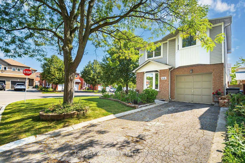 44 Saint Tropez Crt  Brampton, L6Y 4P8 | Image 2