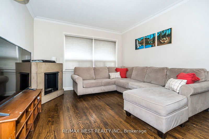 34 Penhurst Ave  Toronto, M8Y 3A9 | Image 10