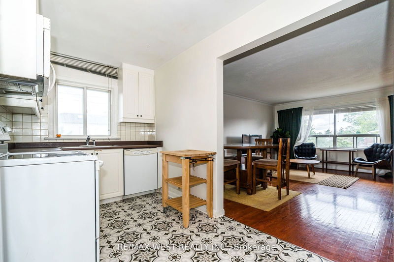 34 Penhurst Ave  Toronto, M8Y 3A9 | Image 23