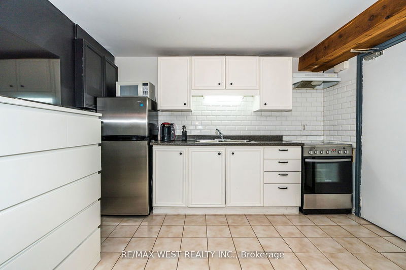 34 Penhurst Ave  Toronto, M8Y 3A9 | Image 30