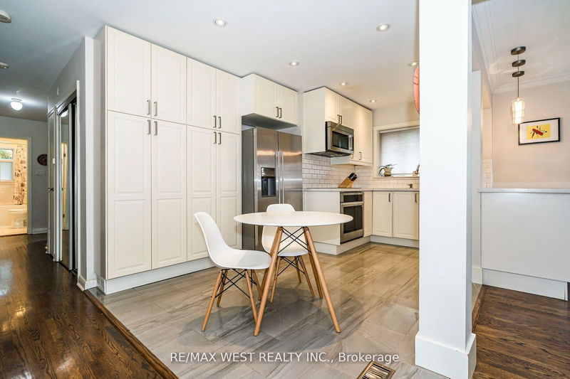 34 Penhurst Ave  Toronto, M8Y 3A9 | Image 5