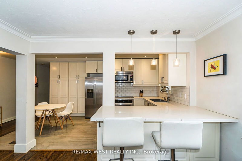 34 Penhurst Ave  Toronto, M8Y 3A9 | Image 7