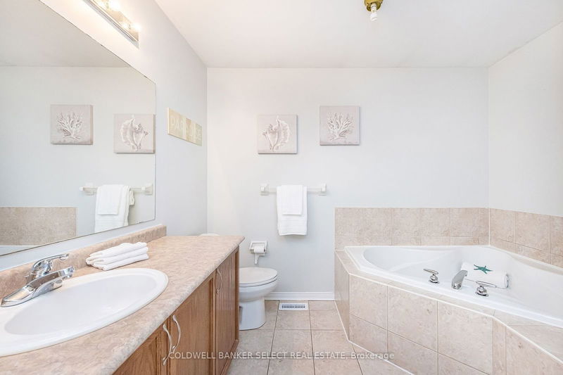 17 Roxton Cres  Brampton, L7A 2A9 | Image 14