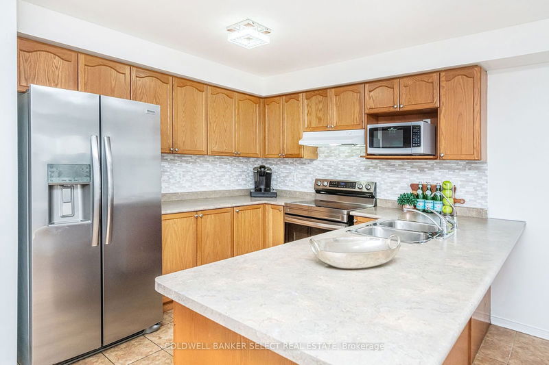 17 Roxton Cres  Brampton, L7A 2A9 | Image 8