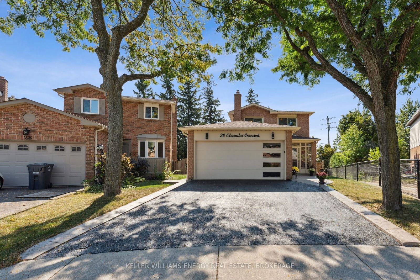 Building in 30 Oleander Crescent