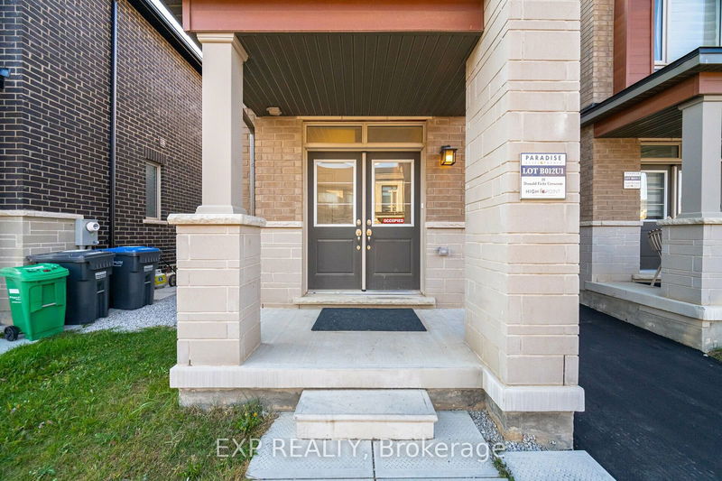 10 Donald Ficht Cres  Brampton, L7A 5H8 | Image 2