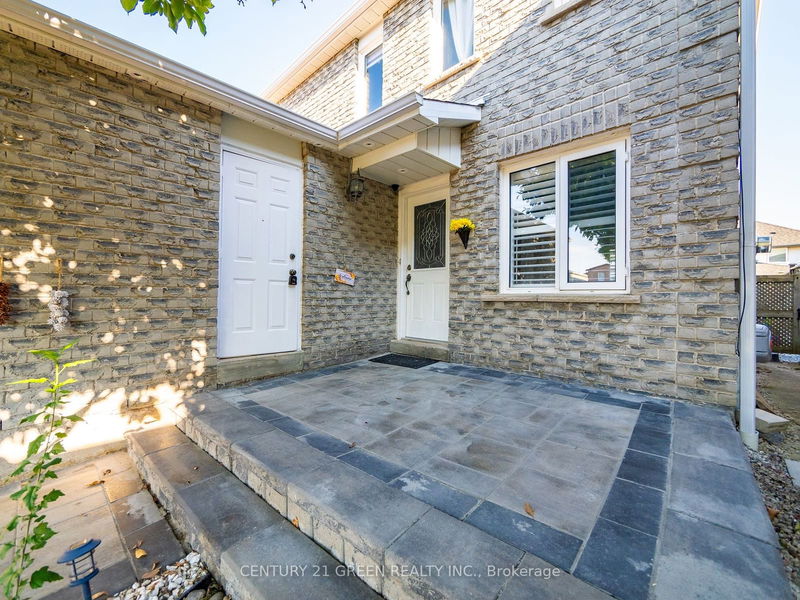 29 Stanwell Dr  Brampton, L6Z 3Y7 | Image 5