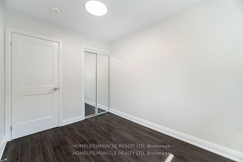 20 Helmsdale Cres  Toronto, M9V 3X9 | Image 15