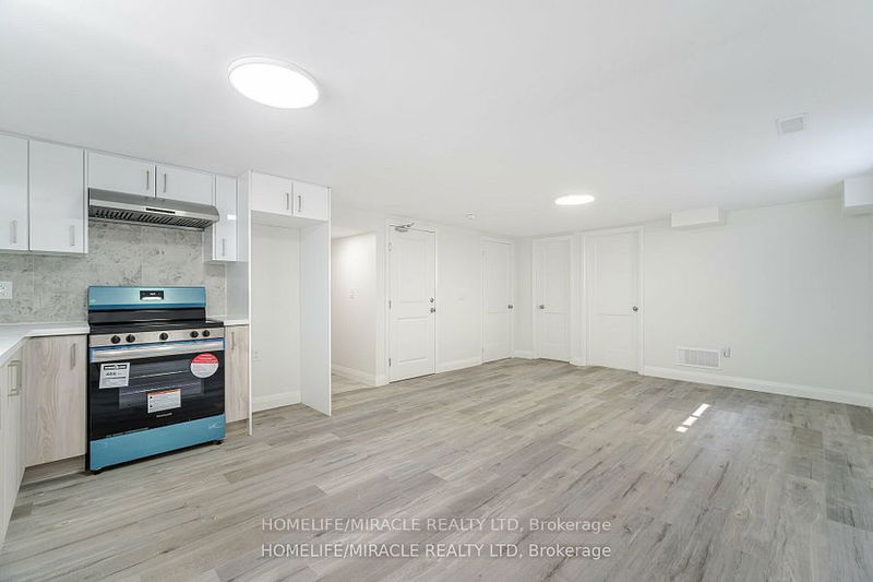 20 Helmsdale Cres  Toronto, M9V 3X9 | Image 22