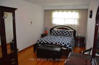 4 Lockington Crt, Toronto - Humbermede image-0-3