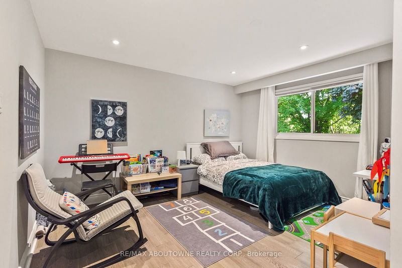 1230 Wood Pl  Oakville, L6L 2R5 | Image 11