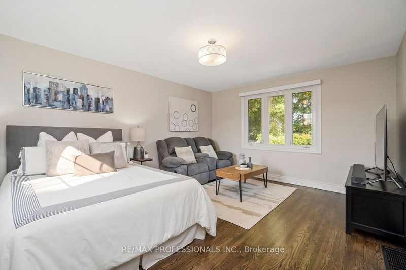 3 Lochway Crt  Toronto, M9B 4G6 | Image 19