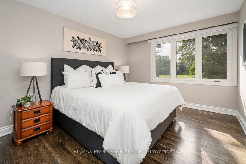 3 Lochway Crt  Toronto, M9B 4G6 | Image 21