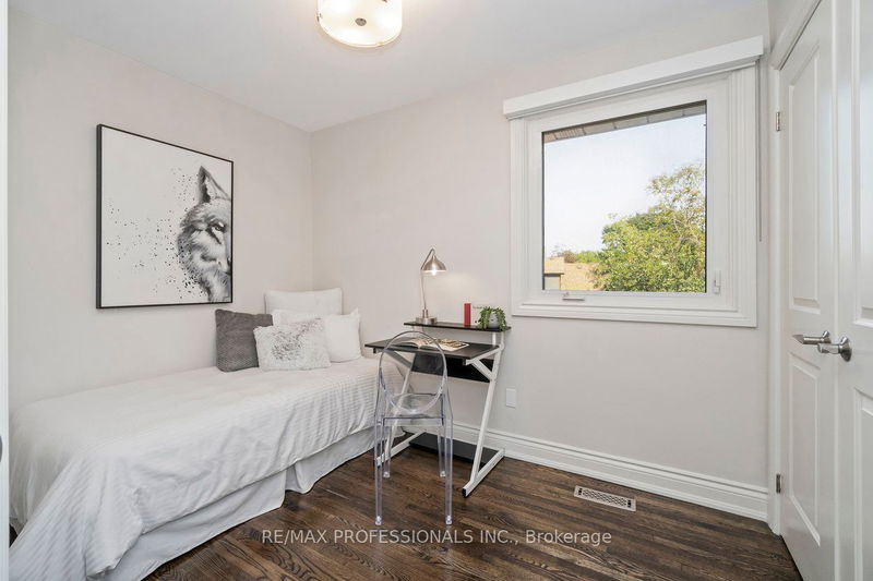 3 Lochway Crt  Toronto, M9B 4G6 | Image 23