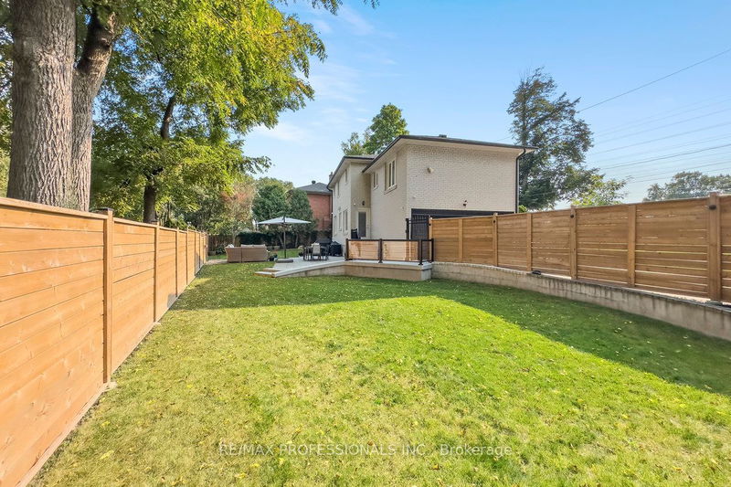 3 Lochway Crt  Toronto, M9B 4G6 | Image 29