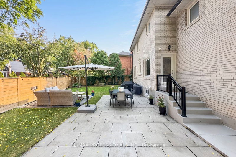 3 Lochway Crt  Toronto, M9B 4G6 | Image 30