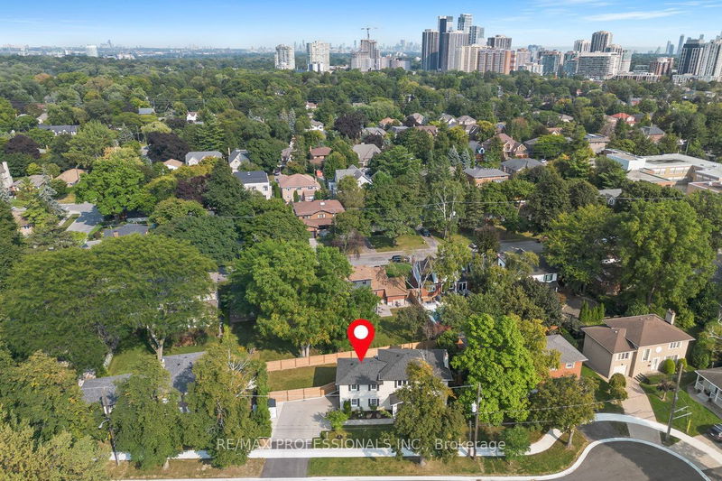 3 Lochway Crt  Toronto, M9B 4G6 | Image 33