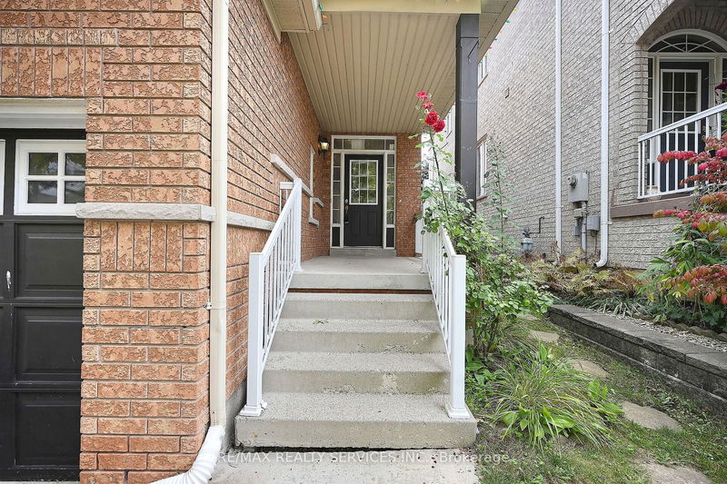 19 Martree Cres  Brampton, L6V 4R3 | Image 2