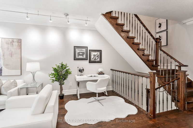 7 Greystone Crt  Toronto, M8V 4A5 | Image 10