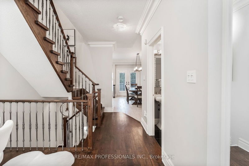 7 Greystone Crt  Toronto, M8V 4A5 | Image 11