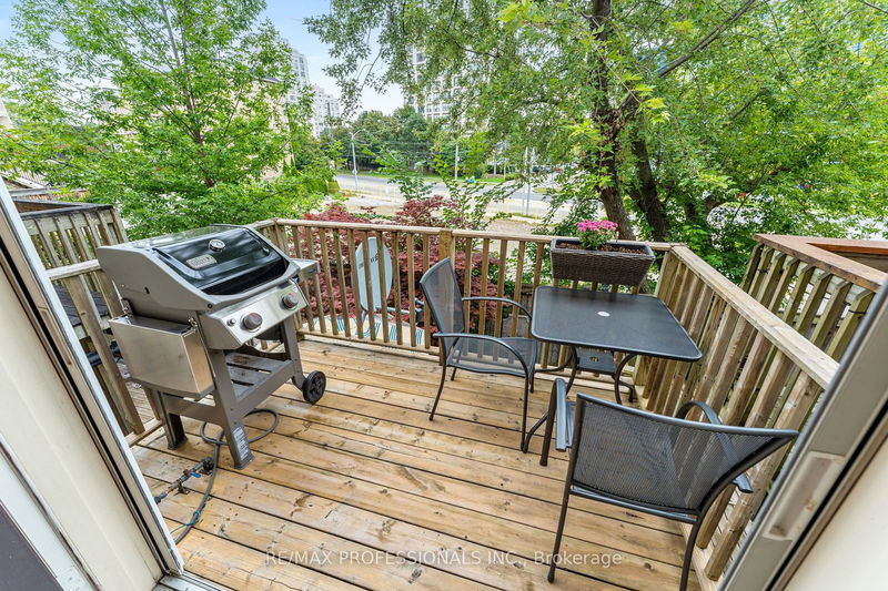 7 Greystone Crt  Toronto, M8V 4A5 | Image 18