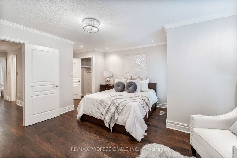 7 Greystone Crt  Toronto, M8V 4A5 | Image 22