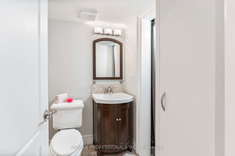 7 Greystone Crt  Toronto, M8V 4A5 | Image 33